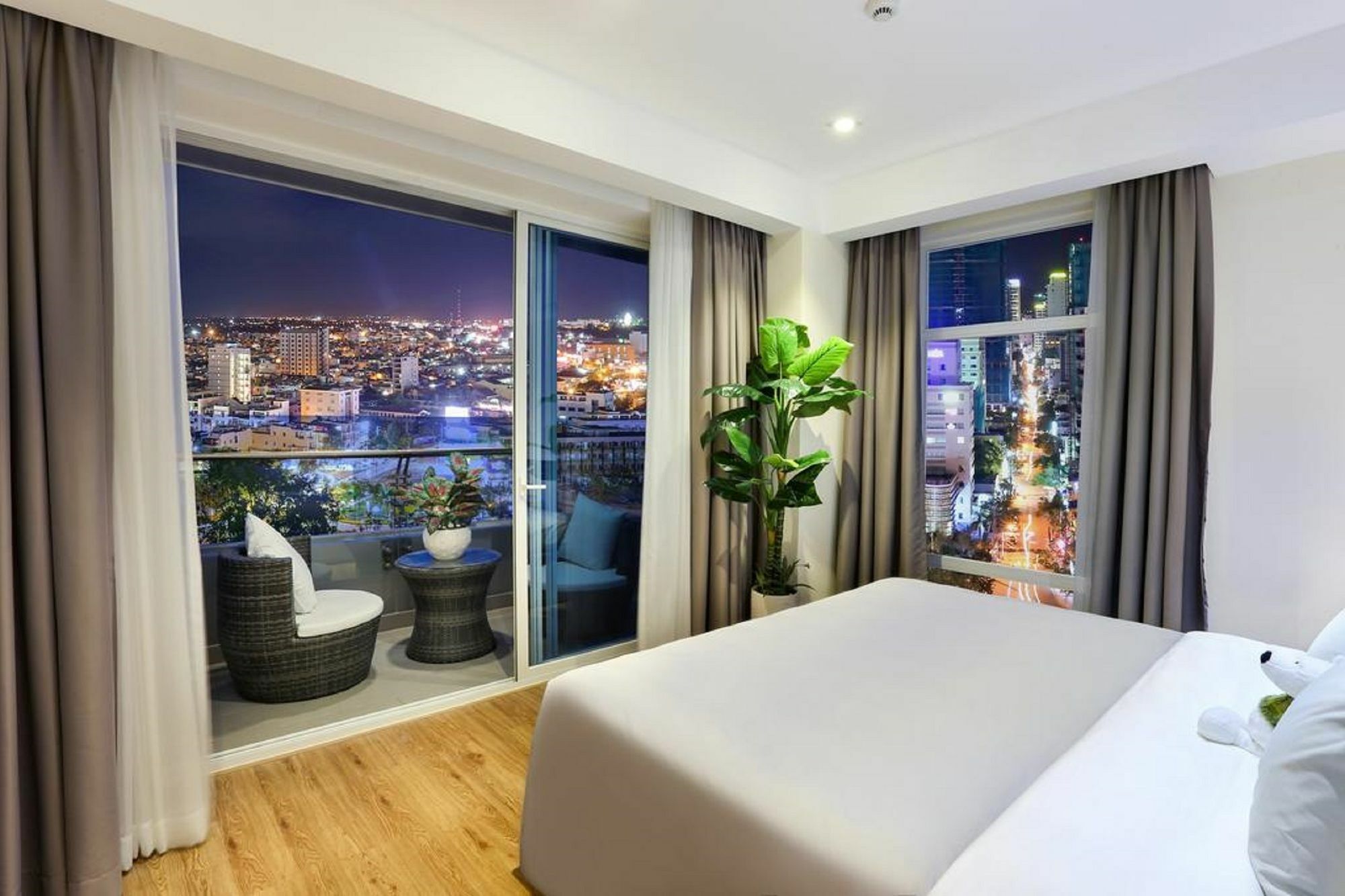 Atlantica Balcony Ocean View Serviced Apartment Нячанг Екстер'єр фото